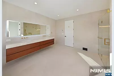 119 Arnot Place, Paramus, NJ 07652 - Photo 18