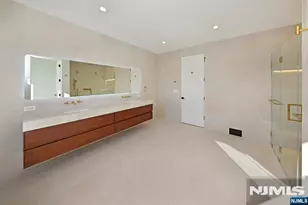 119 Arnot Pl, Paramus, NJ 07652 - Photo 18