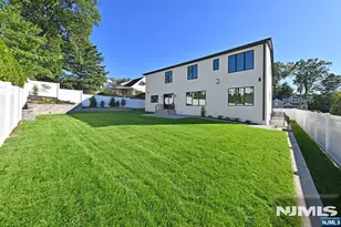 119 Arnot Pl, Paramus, NJ 07652 - Photo 32