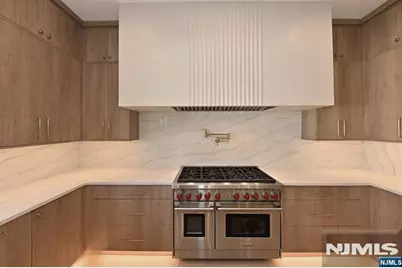 119 Arnot Place, Paramus, NJ 07652 - Photo 10