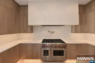 119 Arnot Pl, Paramus, NJ 07652 - Photo 10