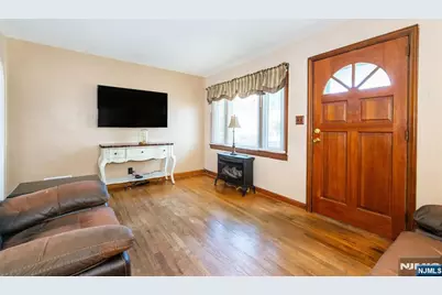 98 Tuella Avenue, Elmwood Park, NJ 07407 - Photo 8
