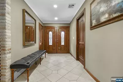806 Stella Court, Paramus, NJ 07652 - Photo 10