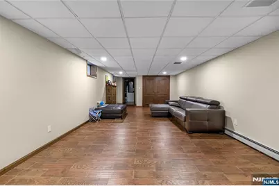 806 Stella Court, Paramus, NJ 07652 - Photo 18