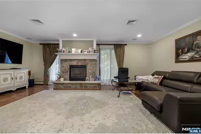 806 Stella Court, Paramus, NJ 07652 - Photo 8