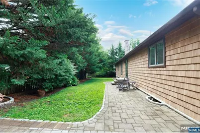 806 Stella Court, Paramus, NJ 07652 - Photo 24