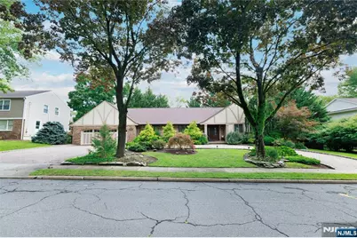 806 Stella Court, Paramus, NJ 07652 - Photo 2