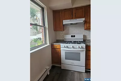 340 Undercliff Avenue 6-A #6-A, Edgewater, NJ 07020 - Photo 10