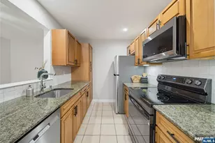 400 Crown Ct 581, Edgewater, NJ 07020 - Photo 8