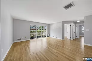 400 Crown Ct 581, Edgewater, NJ 07020 - Photo 10
