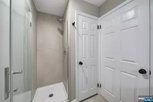 400 Crown Ct 581, Edgewater, NJ 07020 - Photo 16