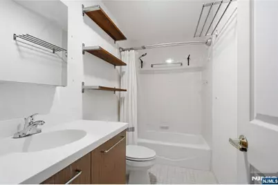207 Shearwater Court 17 #17, Jersey City, NJ 07305 - Photo 34