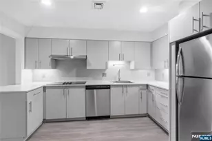 207 Shearwater Ct 17, Jersey City, NJ 07305 - Photo 1