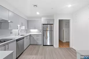 207 Shearwater Ct 17, Jersey City, NJ 07305 - Photo 6