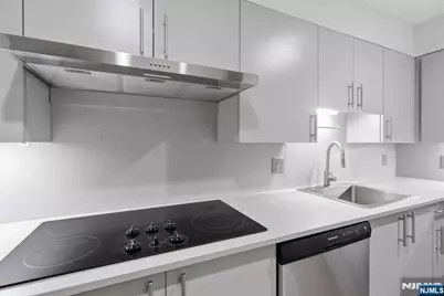 207 Shearwater Court 17 #17, Jersey City, NJ 07305 - Photo 4
