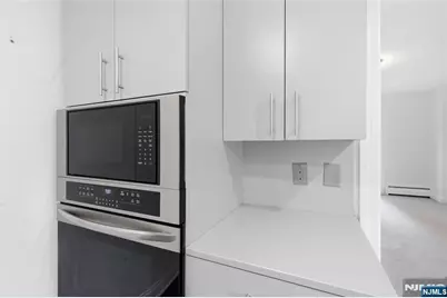 207 Shearwater Court 17 #17, Jersey City, NJ 07305 - Photo 2