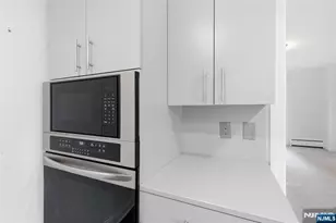 207 Shearwater Ct 17, Jersey City, NJ 07305 - Photo 2
