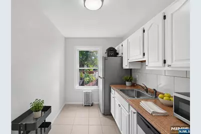 140 Englewood Avenue 5B #5B, Teaneck Township, NJ 07666 - Photo 8