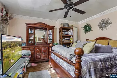 220 Garfield Avenue, Jersey City, NJ 07305 - Photo 8