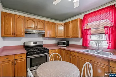 220 Garfield Avenue, Jersey City, NJ 07305 - Photo 2