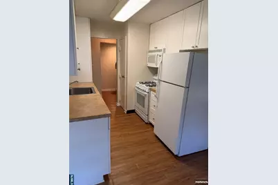 352 Sutton Place 352 #352, Norwood, NJ 07648 - Photo 4