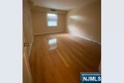 560 North Avenue E #E, Fort Lee, NJ 07024 - Photo 8