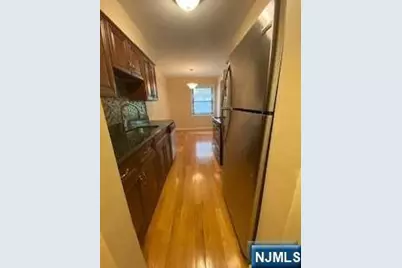 560 North Avenue E #E, Fort Lee, NJ 07024 - Photo 6