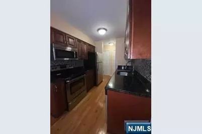 560 North Avenue E #E, Fort Lee, NJ 07024 - Photo 4