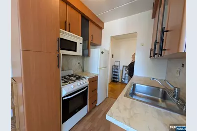 515 Anderson 6K #6K, Cliffside Park, NJ 07010 - Photo 2
