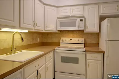 464 Liberty Street 212 #212, Little Ferry, NJ 07643 - Photo 8