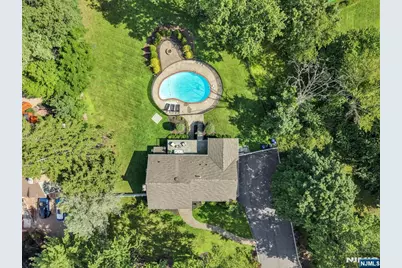 425 Clinton Avenue, Wyckoff Township, NJ 07481 - Photo 48