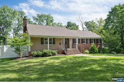425 Clinton Avenue, Wyckoff Township, NJ 07481 - Photo 2
