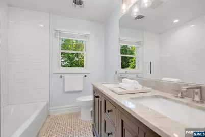 425 Clinton Avenue, Wyckoff Township, NJ 07481 - Photo 30