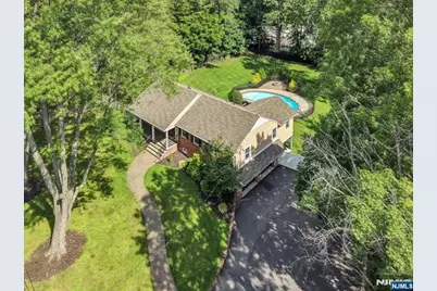 425 Clinton Avenue, Wyckoff Township, NJ 07481 - Photo 4