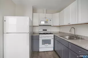 252 River Dr 3, Garfield, NJ 07026 - Photo 6