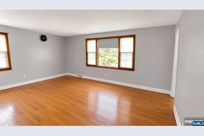 212 E Clinton Avenue 2 #2, Bergenfield, NJ 07621 - Photo 2
