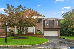 8 Beacon Hill 8, Pompton Lakes, NJ 07442 - Photo 2