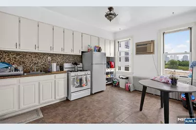 154 Chestnut Avenue, Jersey City, NJ 07306 - Photo 36