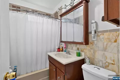 154 Chestnut Avenue, Jersey City, NJ 07306 - Photo 30