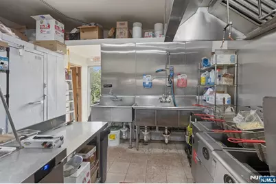 154 Chestnut Avenue, Jersey City, NJ 07306 - Photo 18