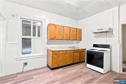 102 Claremont Avenue, Jersey City, NJ 07305 - Photo 8