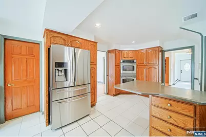 709 Kingsland Avenue, Ridgefield, NJ 07657 - Photo 18