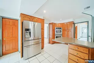 709 Kingsland Ave, Ridgefield, NJ 07657 - Photo 18