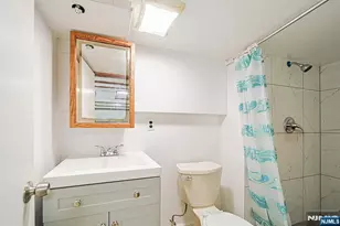 709 Kingsland Ave, Ridgefield, NJ 07657 - Photo 36