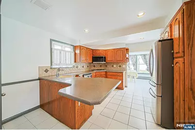 709 Kingsland Avenue, Ridgefield, NJ 07657 - Photo 16