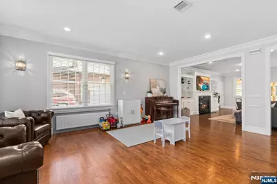 16 Madison Avenue, Hasbrouck Heights, NJ 07604 - Photo 4