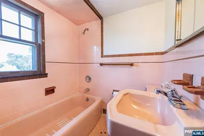 135 Colfax Avenue, Roselle Park, NJ 07204 - Photo 14