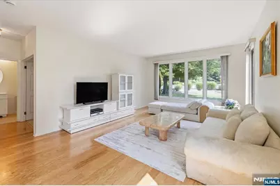 594 Glasmere Road, Mahwah, NJ 07430 - Photo 4