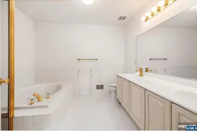 594 Glasmere Road, Mahwah, NJ 07430 - Photo 22