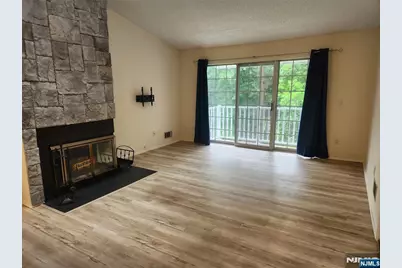 124 Raintree Lane, Mahwah, NJ 07430 - Photo 2